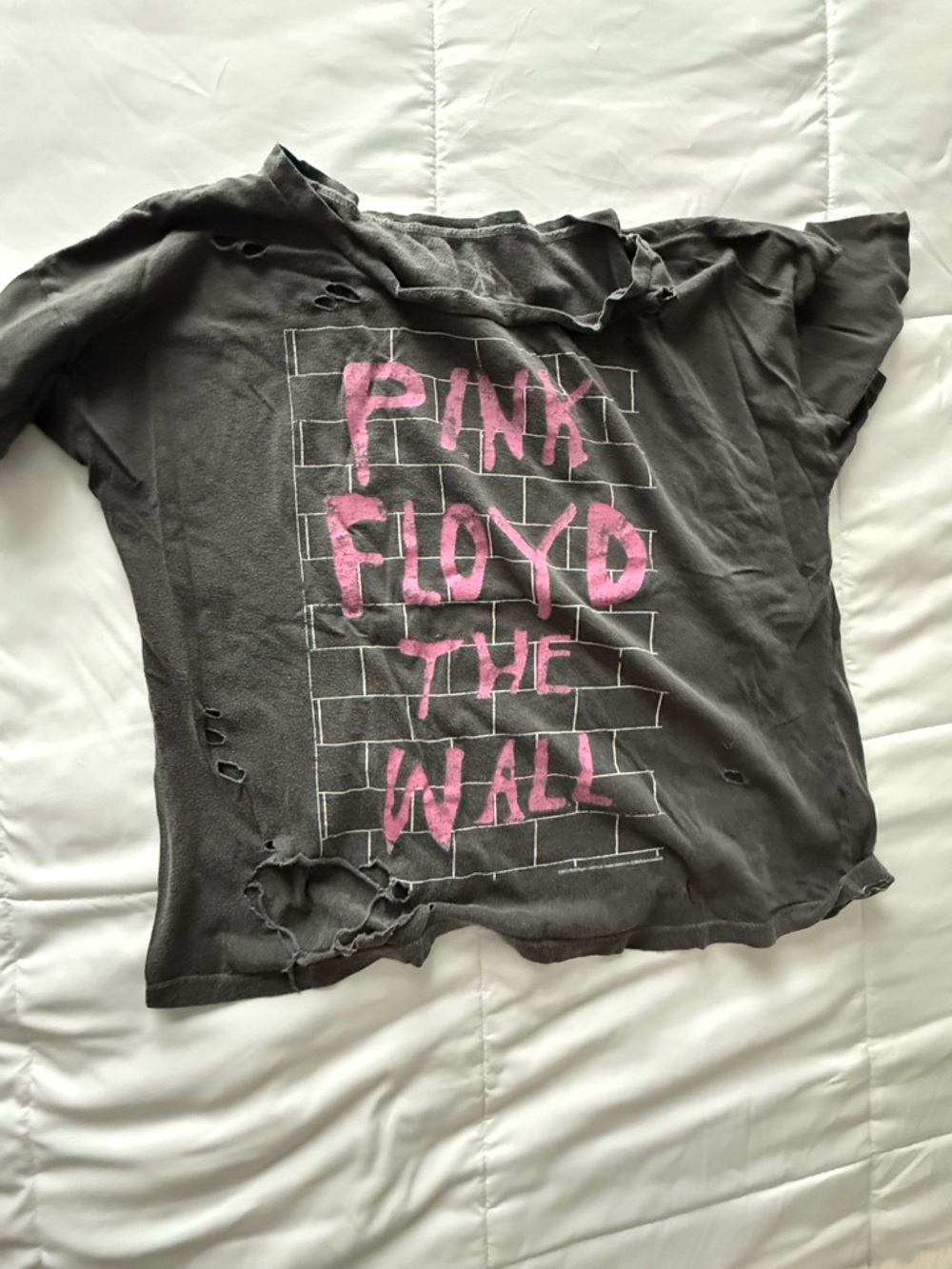 Pink Floyd The Wall Graphic Vintage - Tee with Pink Logo